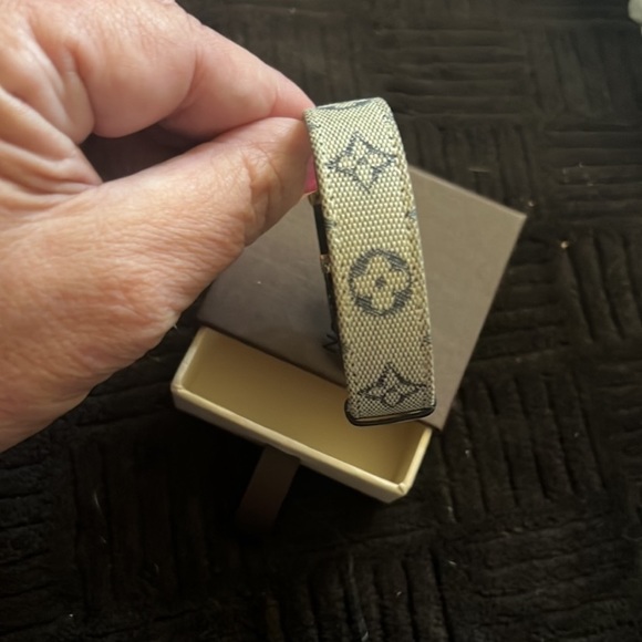🦋💙Authentic Louis Vuitton Monogram Mini Lin Good Luck Bracelet💙🦋 - Picture 5 of 7